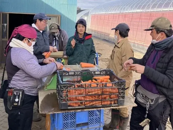 ファミリーマートの障がいのある社員が育てた“旬の恵み”を大手町で販売 「Otemachi Deliマルシェ」に埼玉県の農家と参加 ～農福連携を拡大し、誰もが活躍できる社会づくりを推進～ 画像 4