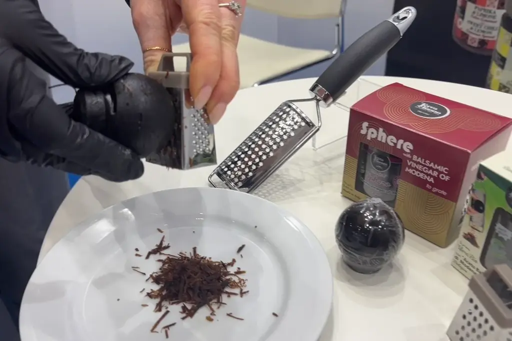 FOODEX JAPANで見つける、2026年の食のトレンドの兆し！甘辛の新味覚 “Swicy（スウィーシー）”スナックやまるでヨーグルトな進化系こんにゃく、氷の要らないかき氷機まで 画像 11