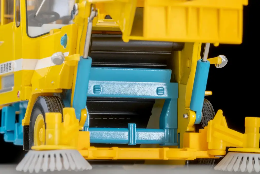 トミカリミテッド ヴィンテージ最多の可動ギミック！世界的に珍しい「三輪式道路清掃車」をミニカーで商品化「東急　ＳＷ２Ｚ２　道路清掃車」２０２６年８月発売 画像 18