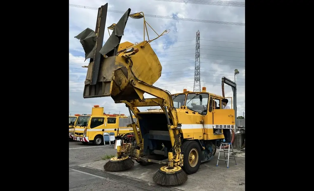 トミカリミテッド ヴィンテージ最多の可動ギミック！世界的に珍しい「三輪式道路清掃車」をミニカーで商品化「東急　ＳＷ２Ｚ２　道路清掃車」２０２６年８月発売 画像 4