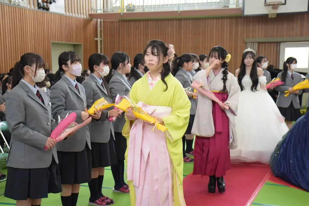 なんてきらびやかな卒業式！自作のドレスと着物で巣立つ～豊橋市立家政高等専修学校～ 画像 12