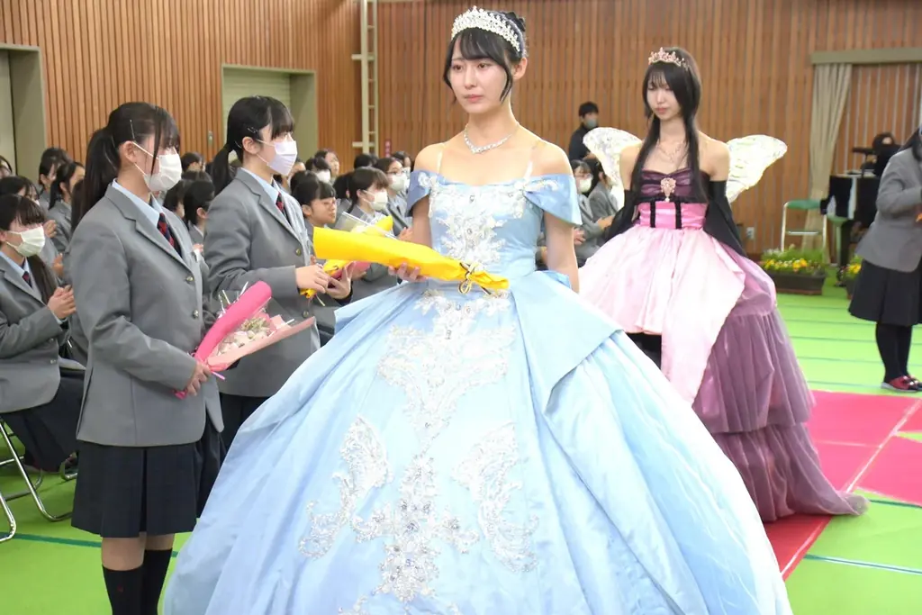 なんてきらびやかな卒業式！自作のドレスと着物で巣立つ～豊橋市立家政高等専修学校～ 画像 15