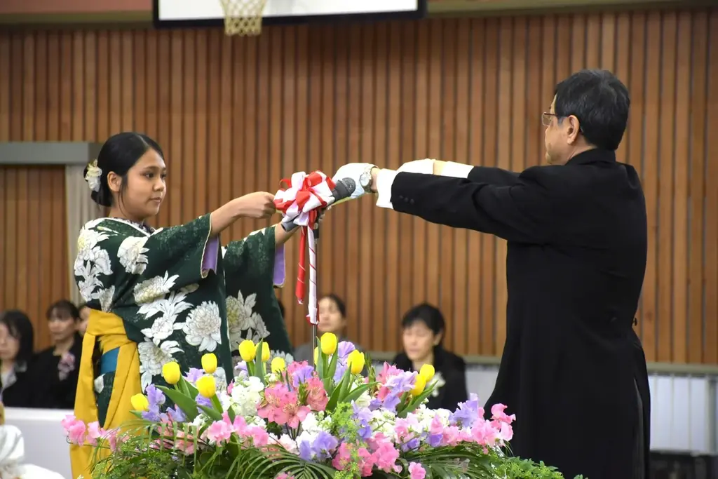 なんてきらびやかな卒業式！自作のドレスと着物で巣立つ～豊橋市立家政高等専修学校～ 画像 6