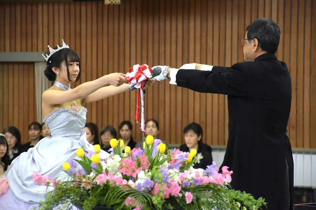 なんてきらびやかな卒業式！自作のドレスと着物で巣立つ～豊橋市立家政高等専修学校～ 画像 7