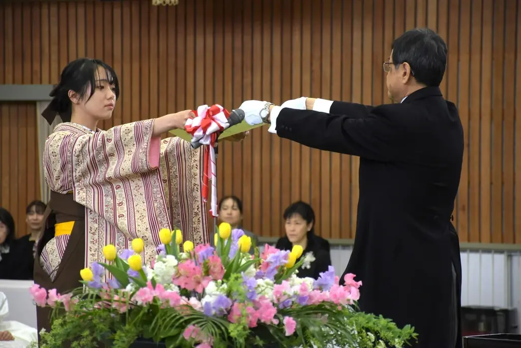 なんてきらびやかな卒業式！自作のドレスと着物で巣立つ～豊橋市立家政高等専修学校～ 画像 8