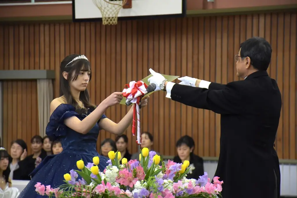 なんてきらびやかな卒業式！自作のドレスと着物で巣立つ～豊橋市立家政高等専修学校～ 画像 9