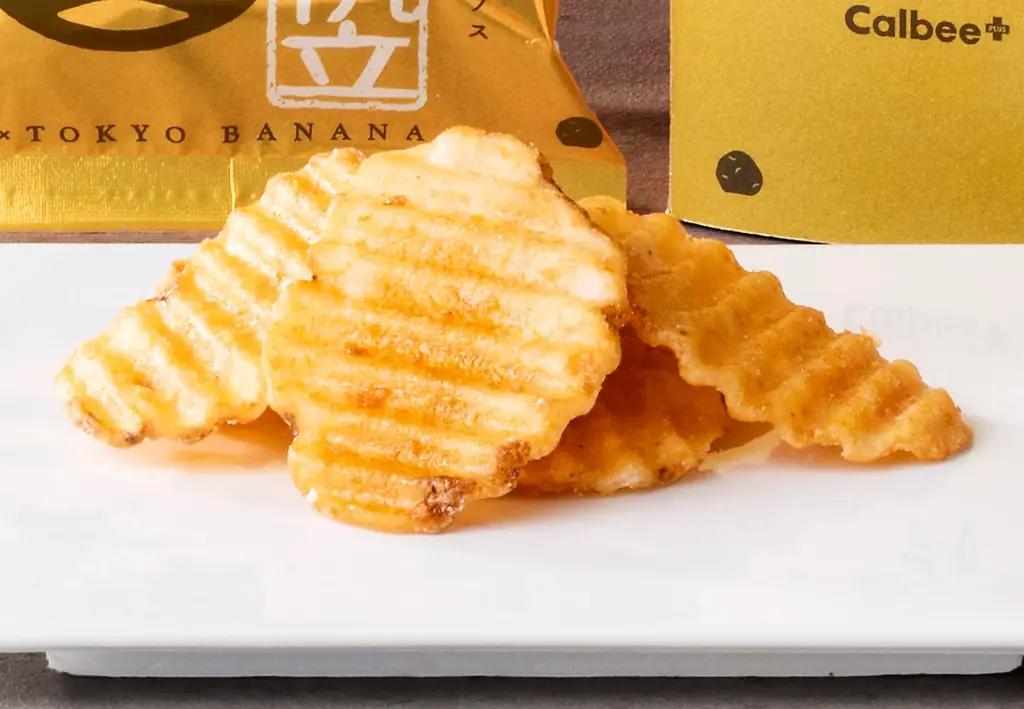 【Calbee＋×東京ばな奈】東京駅限定の進化系ポテトチップス「じゃがボルダ」。1日で1200箱以上販売した“帆立”の旨味広がる『帆立の炭火焼きバター醤油味』が季節限定で登場 画像 2