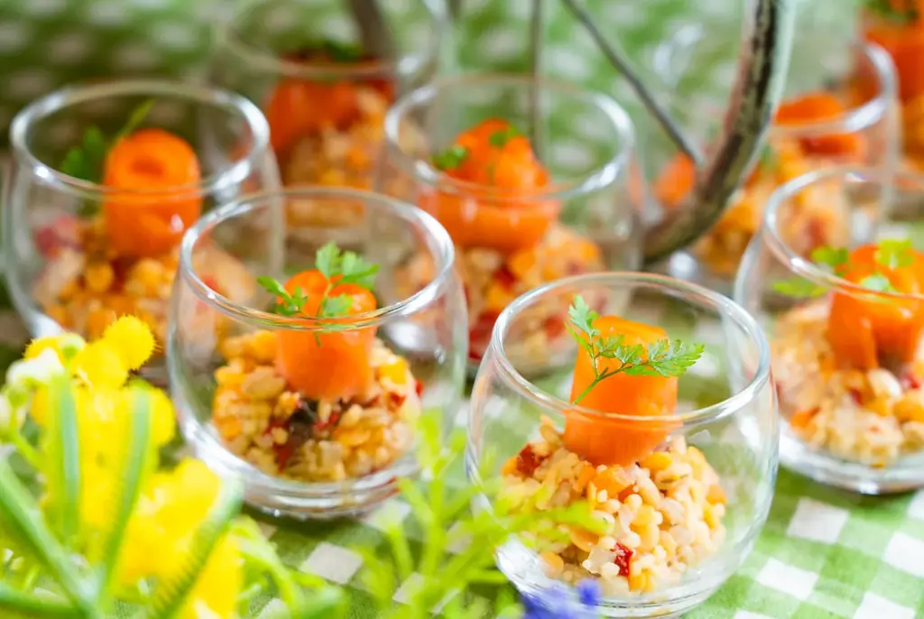 春の訪れを感じる季節に合わせ、天候を気にせずレストランで楽しむピクニック「春色ピクニックブッフェ ～お肉・野菜・フルーツの彩り満載～」を開催！レストラン＜ル クレール＞ 画像 2