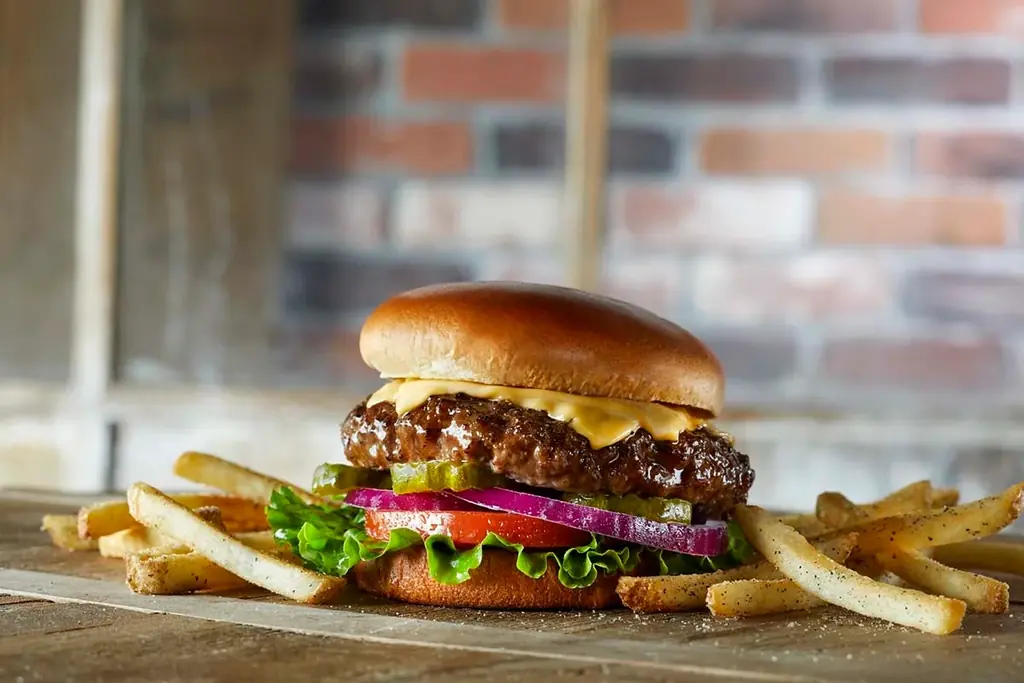 【TGIフライデーズ】 1965円で楽しむ 「ニューヨークの味」。TGIフライデーズ創業61周年 『Back to New York 1965』 開催！ 画像 2