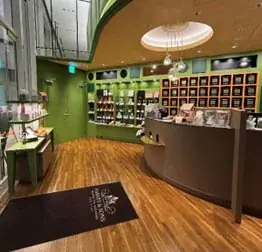 「HARNEY & SONS Tea Salon KITTE大阪店」が「観音山フルーツパーラー」とのコラボパフェを提供開始。 画像 1