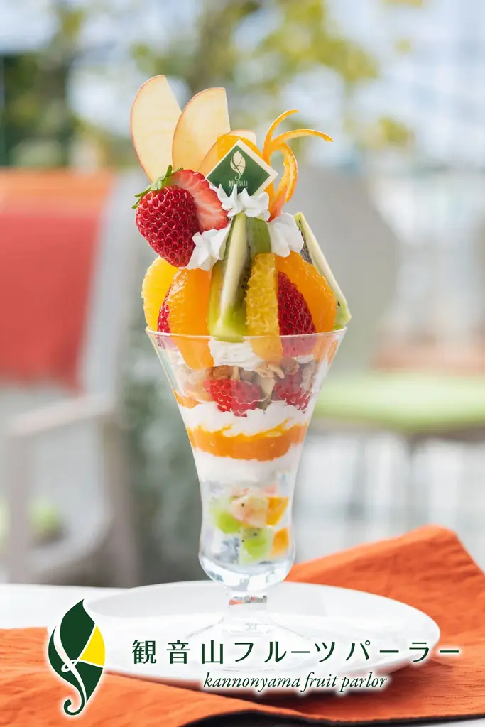 「HARNEY & SONS Tea Salon KITTE大阪店」が「観音山フルーツパーラー」とのコラボパフェを提供開始。 画像 3