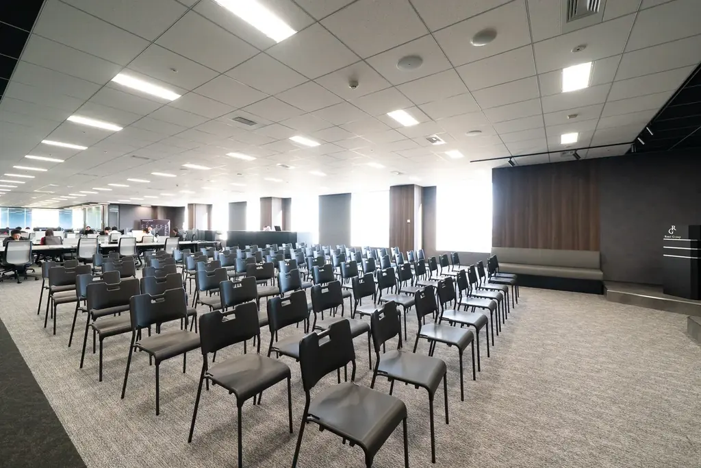 【Road】「今日の仕事は、WBC応援です！」お台場のベンチャー企業が、準々決勝の突破を信じて”全社員でオフィスパブリックビューイング”を緊急発令。 画像 3