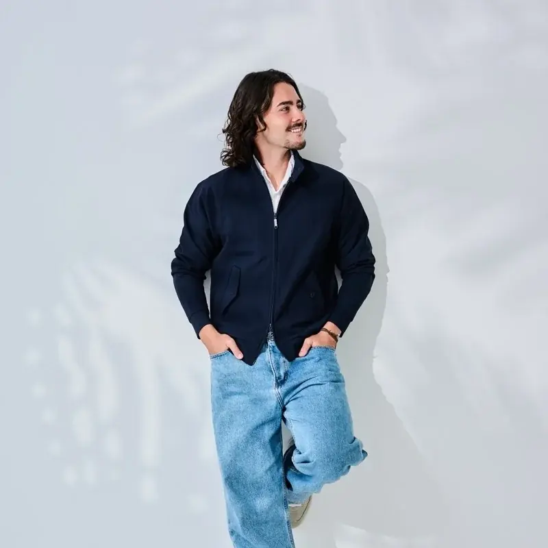 男性の紫外線リスクに新提案　光線過敏症支援から生まれた“毎日着られる”UVカットブルゾン誕生 画像 3