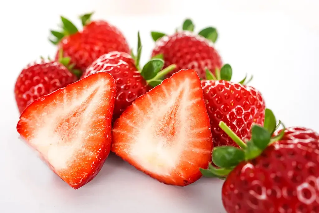 【キル フェ ボン】数々のコンテストで最高金賞に輝いた埼玉県のブランドイチゴ“あまりん” 1ホールに約35粒を贅沢に使用した“あまりん”が主役のケーキ！「特選 埼玉県北田農園産 “あまりん”のタルト」 画像 3