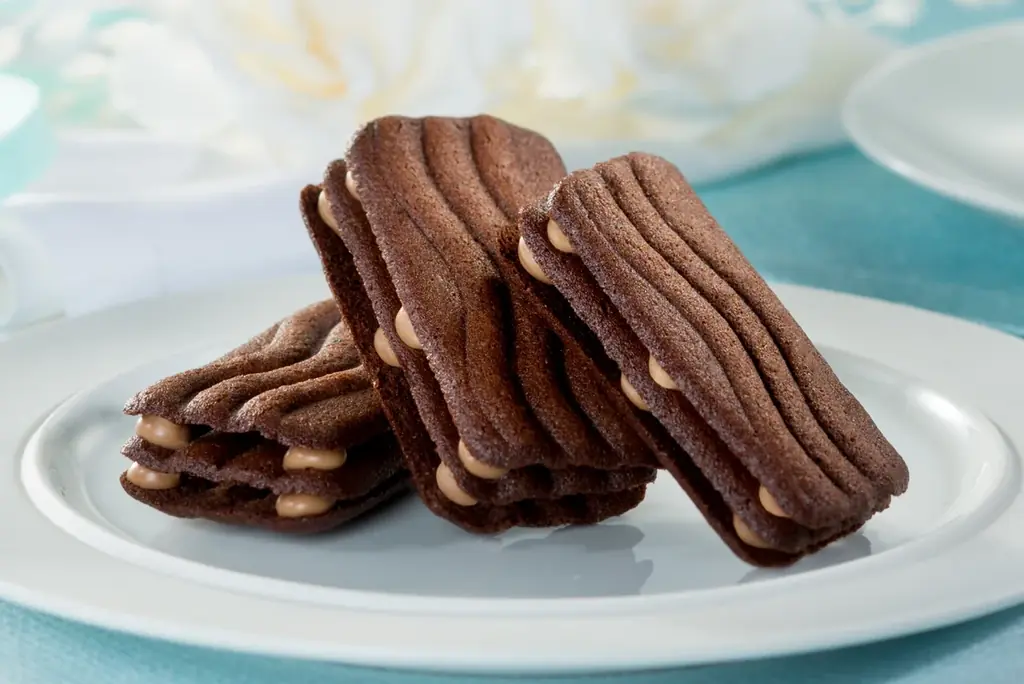 【JR東京駅に期間限定出店！】「東京ショコラファクトリー」と「東京カンパネラ」がJR東京駅に登場！甘酸っぱい苺×チョコレートの最新作「バウムスティック」や季節限定商品を販売いたします。 画像 4