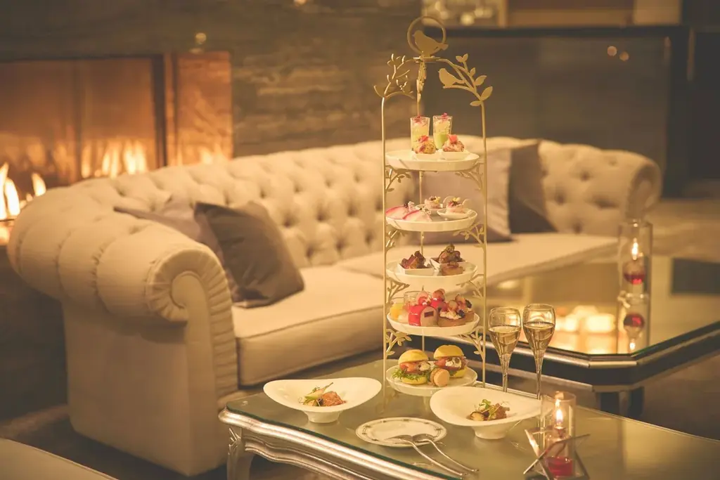 【名古屋】10周年を祝う「シャンドン ロゼ」のウェルカムドリンクとともに、名古屋で一番贅沢な“春”をシェアしよう！一夜限りのフォトジェニック空間『STRINGS Spring ROSÉ Night』 画像 8