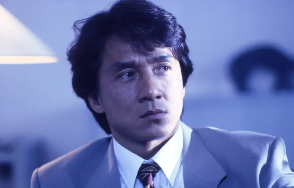 祝72歳！日本公開作品100本突破！【ジャッキー・チェン生誕祭】“生涯現役”を宣言するアジア映画界の至宝 ジャッキー・チェン 命懸けのスタントと喜劇的センスを融合させた痛快アクションの数々を体感せよ！ 画像 5