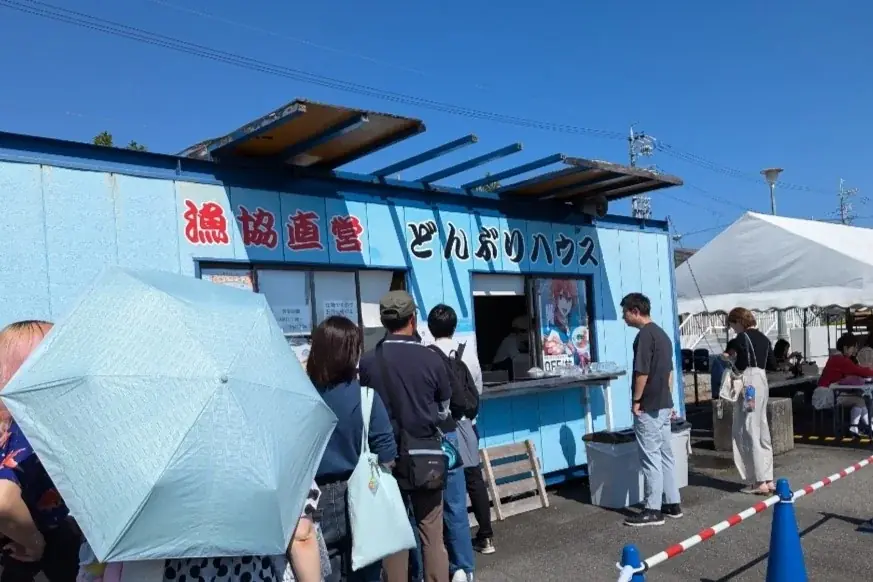 静岡市「用宗漁港」で3月21日(土)から、しらす漁が解禁／初日の水揚げ量は約2,000kg！とれたての「生しらす丼」や用宗漁港限定「しらすソフト」などお土産にもぴったりなしらすグルメも発売 画像 3