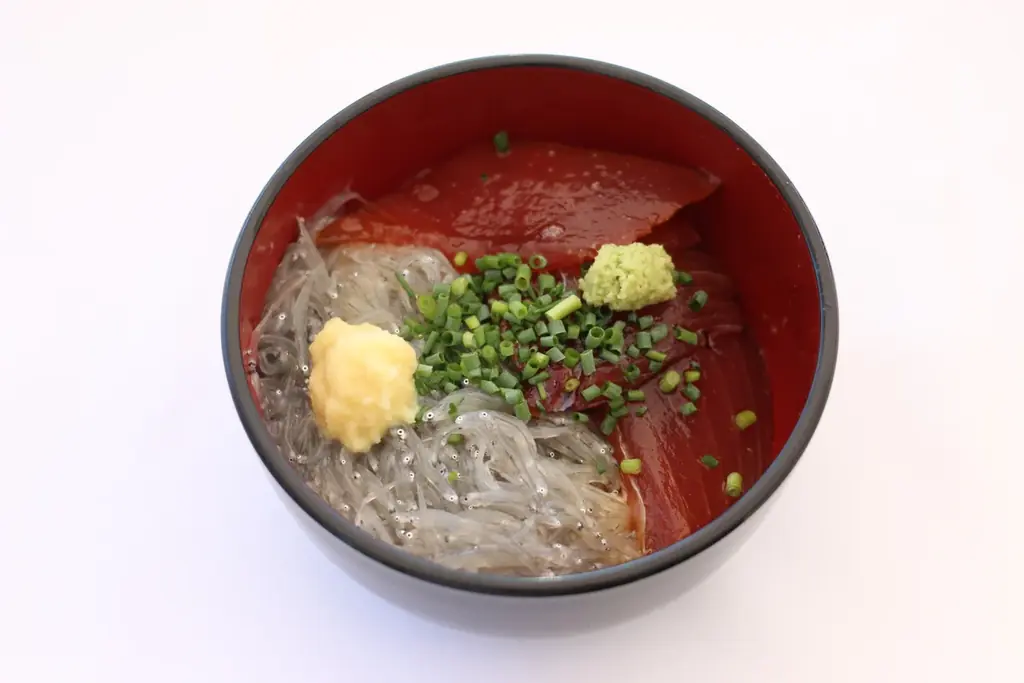 静岡市「用宗漁港」で3月21日(土)から、しらす漁が解禁／初日の水揚げ量は約2,000kg！とれたての「生しらす丼」や用宗漁港限定「しらすソフト」などお土産にもぴったりなしらすグルメも発売 画像 6