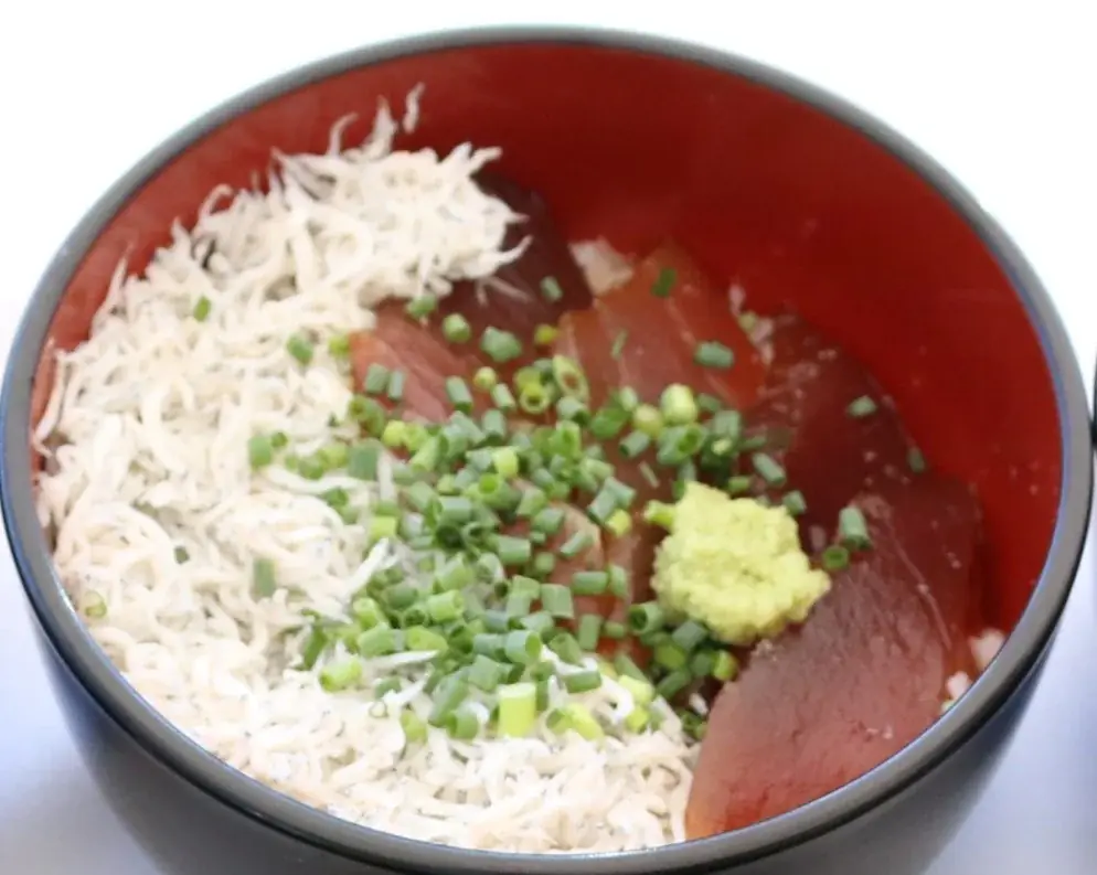 静岡市「用宗漁港」で3月21日(土)から、しらす漁が解禁／初日の水揚げ量は約2,000kg！とれたての「生しらす丼」や用宗漁港限定「しらすソフト」などお土産にもぴったりなしらすグルメも発売 画像 7