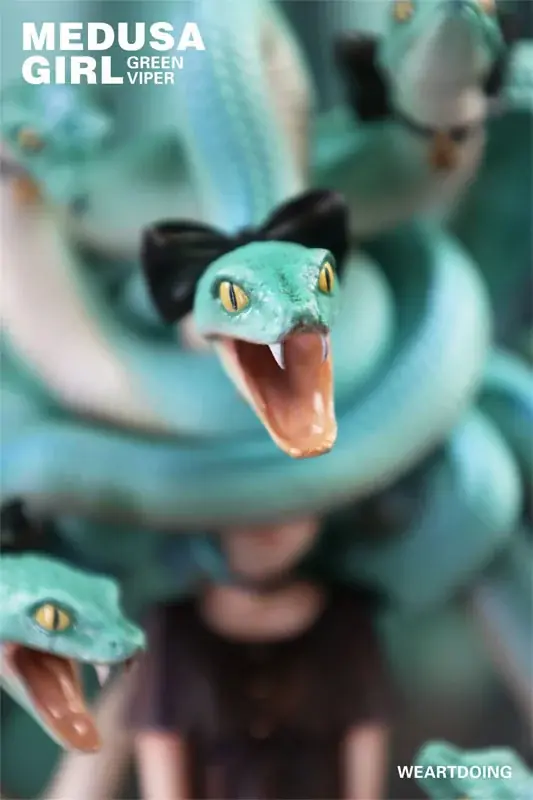 『メデューサガール Illustrated by よしおか 完成品フィギュア』の「グリーンバイパー」「クリムゾンバイパー」が登場。 画像 10