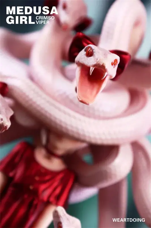 『メデューサガール Illustrated by よしおか 完成品フィギュア』の「グリーンバイパー」「クリムゾンバイパー」が登場。 画像 21