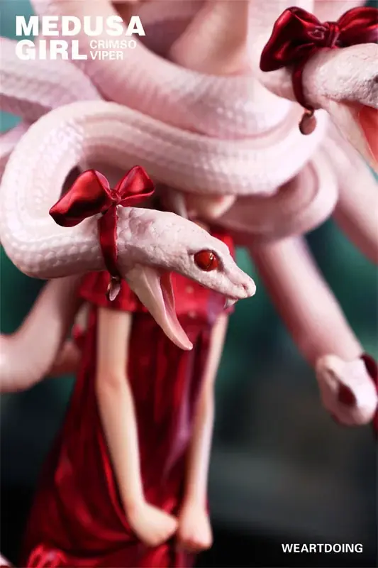 『メデューサガール Illustrated by よしおか 完成品フィギュア』の「グリーンバイパー」「クリムゾンバイパー」が登場。 画像 22