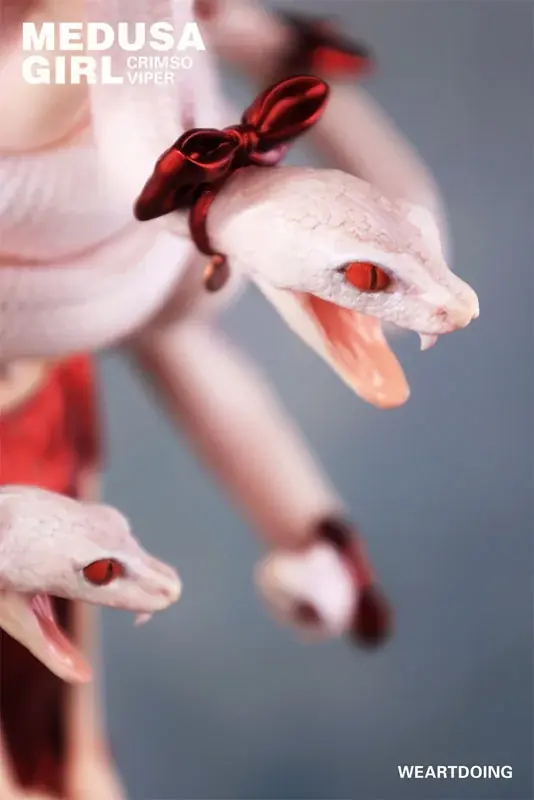 『メデューサガール Illustrated by よしおか 完成品フィギュア』の「グリーンバイパー」「クリムゾンバイパー」が登場。 画像 27