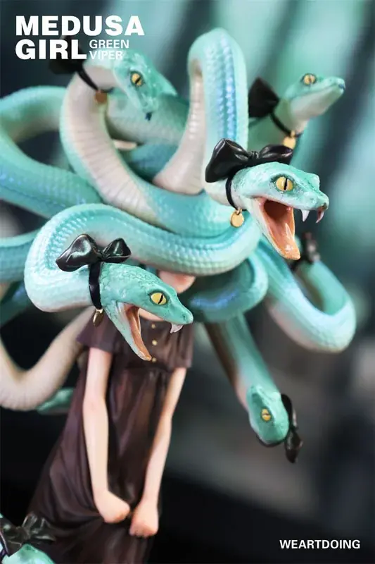 『メデューサガール Illustrated by よしおか 完成品フィギュア』の「グリーンバイパー」「クリムゾンバイパー」が登場。 画像 8