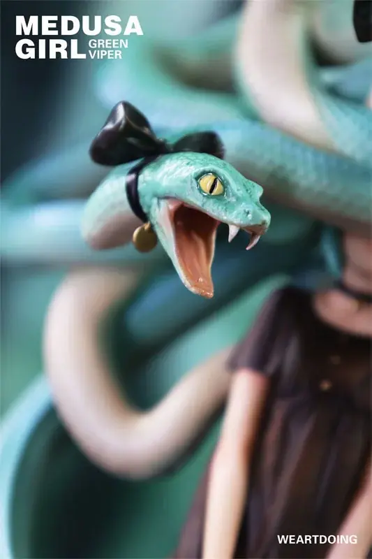 『メデューサガール Illustrated by よしおか 完成品フィギュア』の「グリーンバイパー」「クリムゾンバイパー」が登場。 画像 9