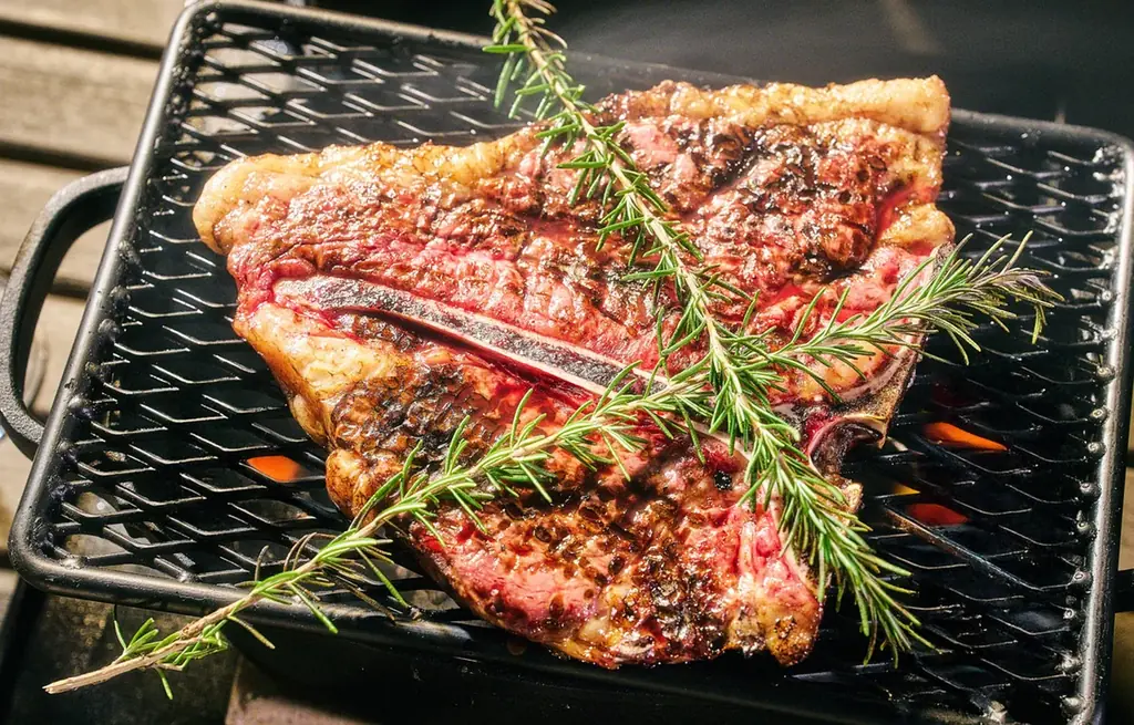 お台場 “世界最大級” の噴水「東京アクアシンフォニー」とともに 活伊勢海老やTボーンステーキを味わう　日本料理「さくら」テラス限定 炭火焼ペアコース登場 画像 3