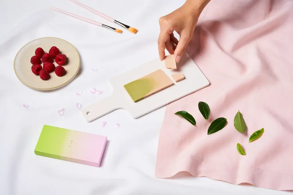 三菱一号館美術館『トワイライト、新版画ー小林清親から川瀬巴水まで』にて、LITTLE MOTHERHOUSE がオリジナルパッケージのチョコレートを展開しています 画像 4