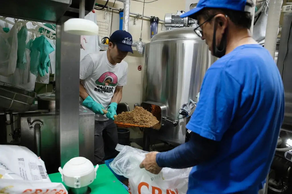 【東海初】カレーパンGP金賞の移住者パン職人×クラフトビール界のレジェンドによる究極の「パン飲み」！アップサイクルのパン屋「かまどパン」が3/29にオープン 画像 2