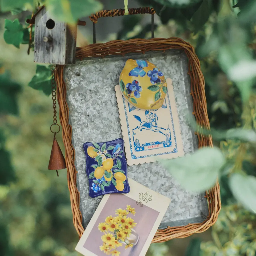 パリを拠点に活躍するアーティスト「ナタリー・レテ」とコラボレーション！レモンやブルーベリー、鳥や蝶が彩る夏を爽やかに楽しむティータイムコレクションが登場 画像 8