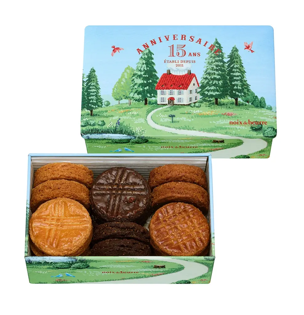 焼きたてフィナンシェが代表商品の〈ノワ・ドゥ・ブール〉は15周年アニバーサリー企画「サブレ・アソルティ(アニヴェルセル)S缶」を3月30日(月)より販売いたします。 画像 2