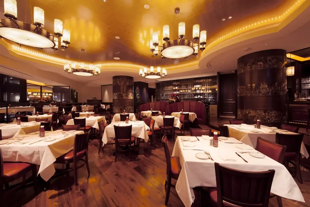 ウルフギャング・ステーキハウス 福岡店　セカンドディナータイム予約限定「夜景の肉食ハイティー ストロベリーVer.」 画像 3