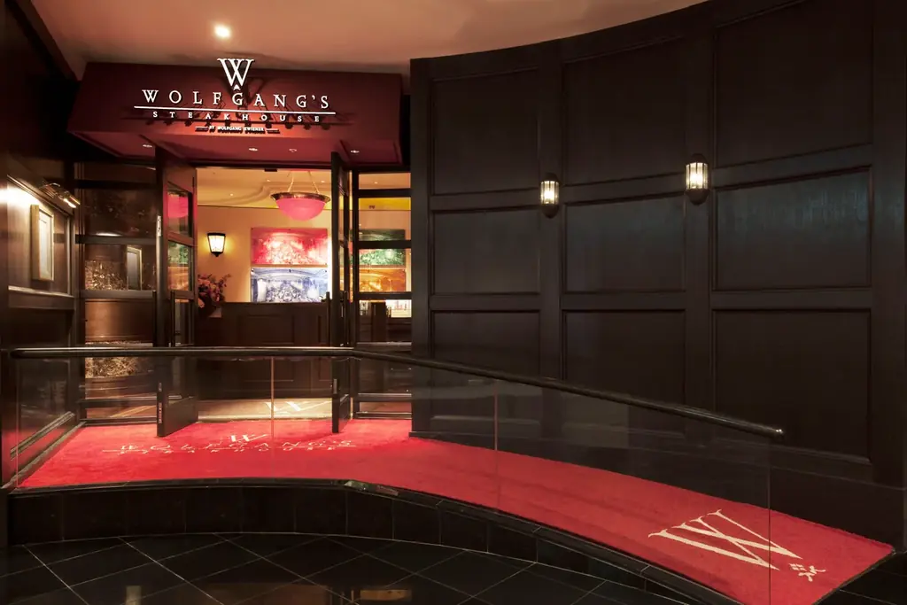 ウルフギャング・ステーキハウス 福岡店　セカンドディナータイム予約限定「夜景の肉食ハイティー ストロベリーVer.」 画像 4