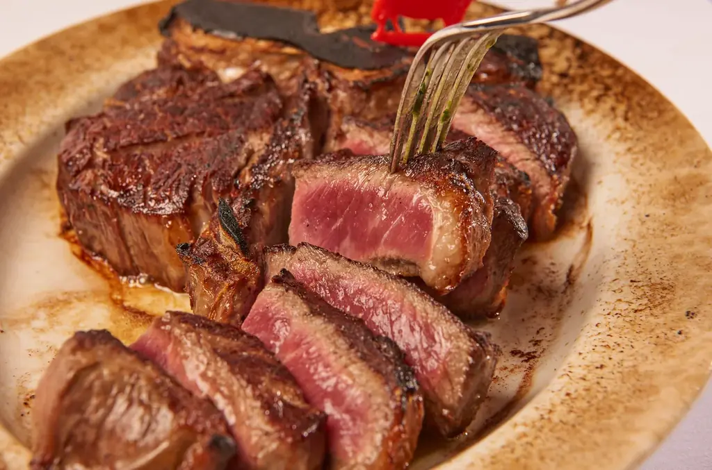 ウルフギャング・ステーキハウス 福岡店　セカンドディナータイム予約限定「夜景の肉食ハイティー ストロベリーVer.」 画像 6