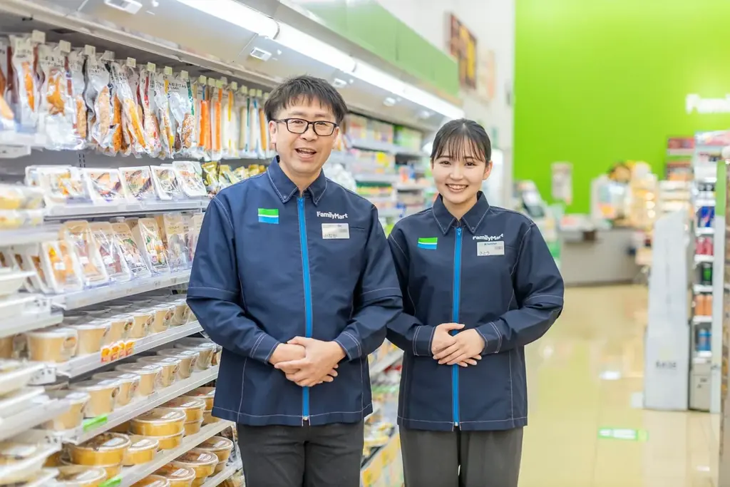 ファミマ、全国16,400店でAI原稿作成支援を導入