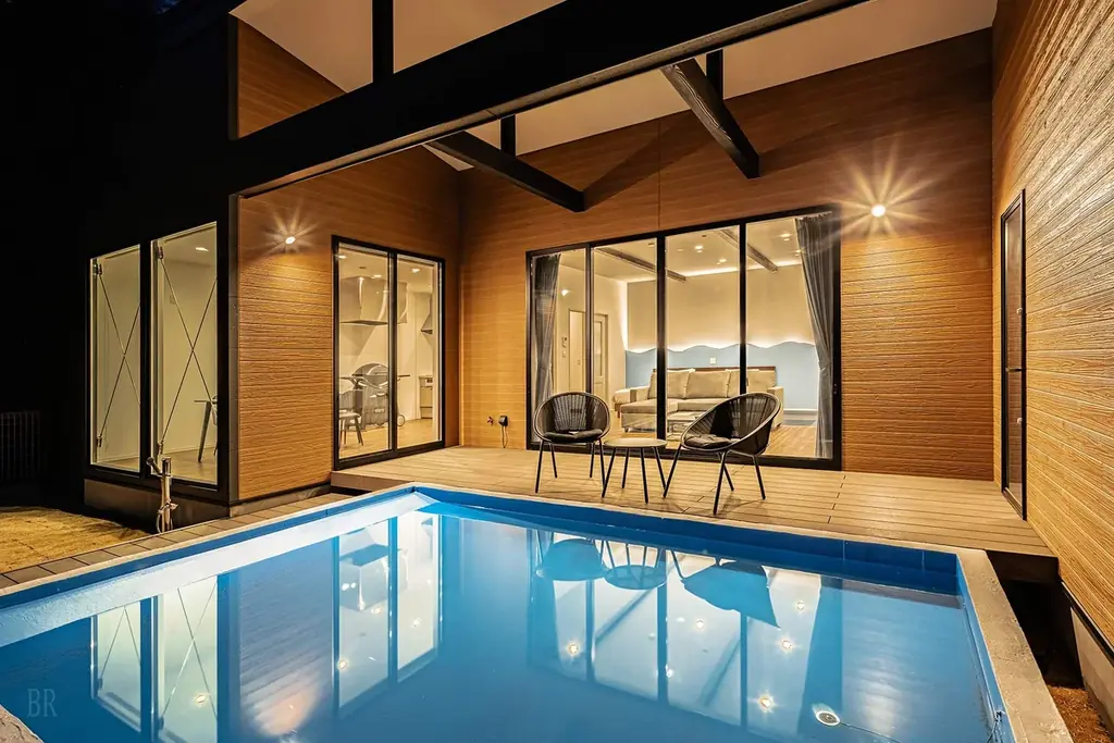 【1周年記念】愛犬と過ごす「プライベートヴィラAMIRU千葉一宮」が開業1周年！”かずさ和牛”の豪華BBQ贈呈＆宿泊10%OFFのダブル感謝祭を開催 画像 12