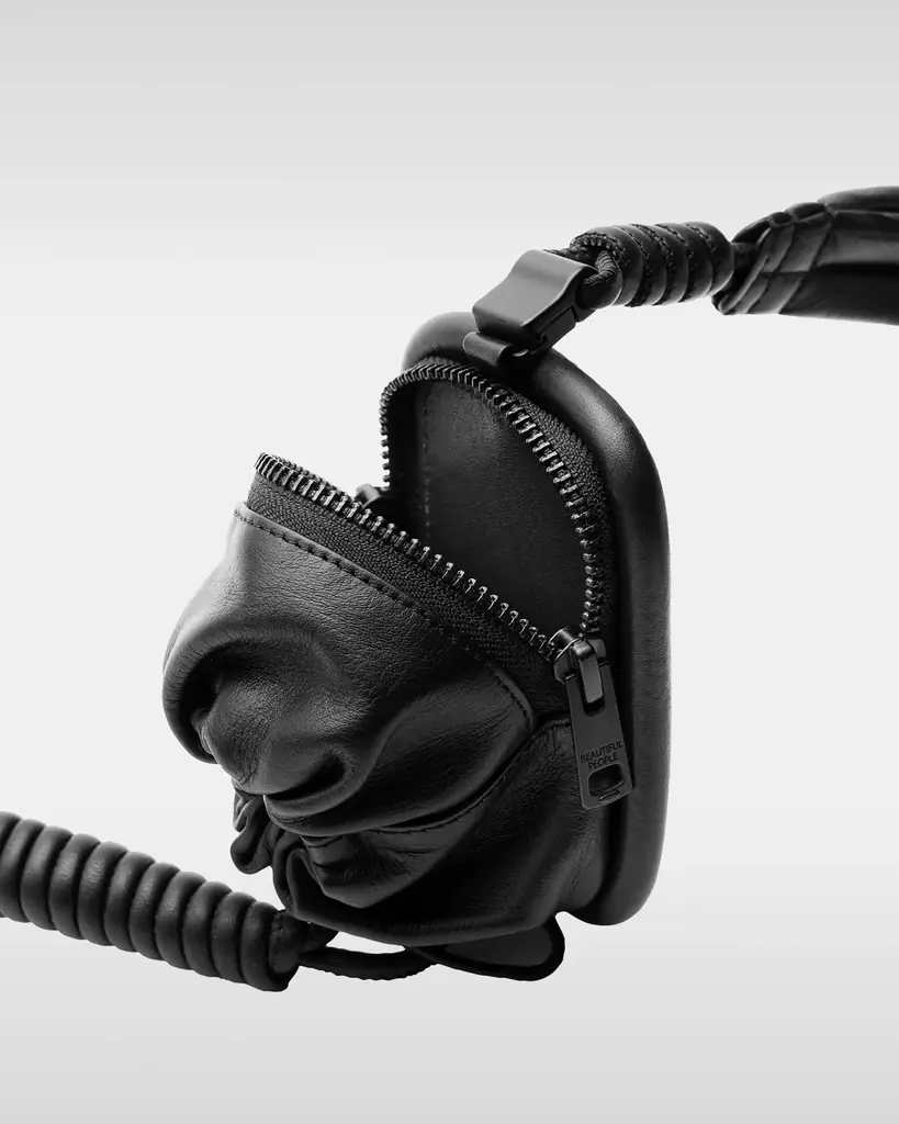 【objcts.io】beautiful peopleとのコラボレーションコレクションを発表。黒電話やヘッドフォンをモチーフにしたバッグ・iPhoneアクセサリー計3型を展開。 画像 18