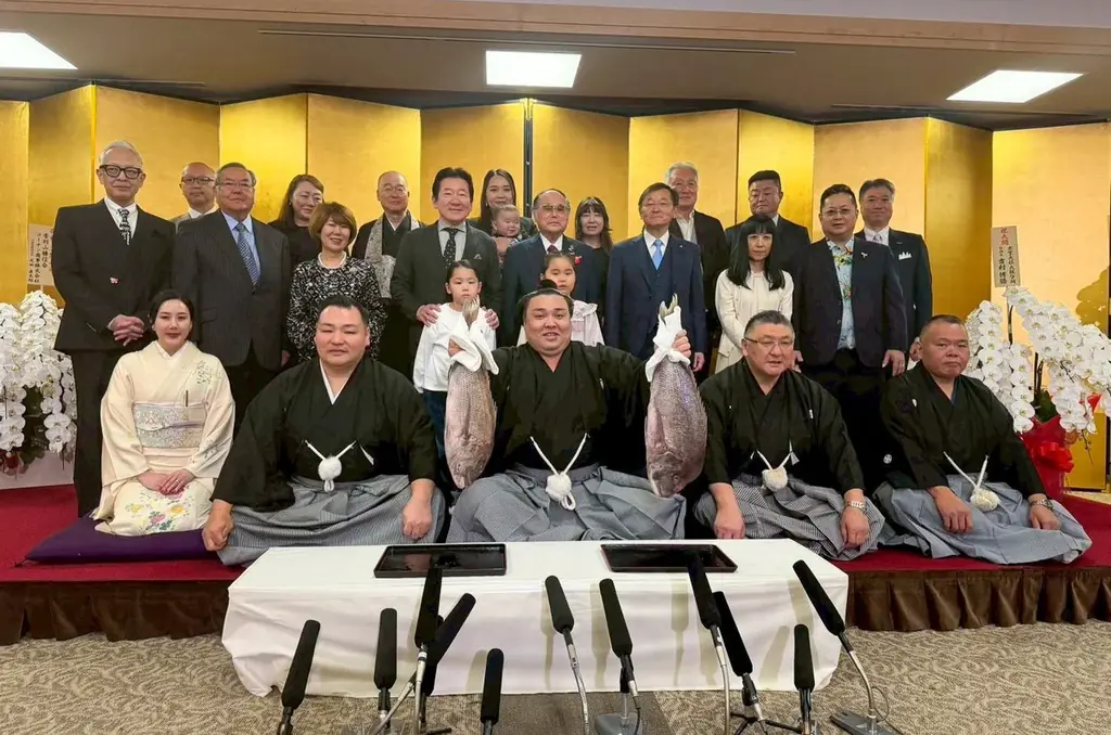 すかいらーくがサポートする霧島関が三月場所で幕内最高優勝を果たし大関へ復帰 画像 2