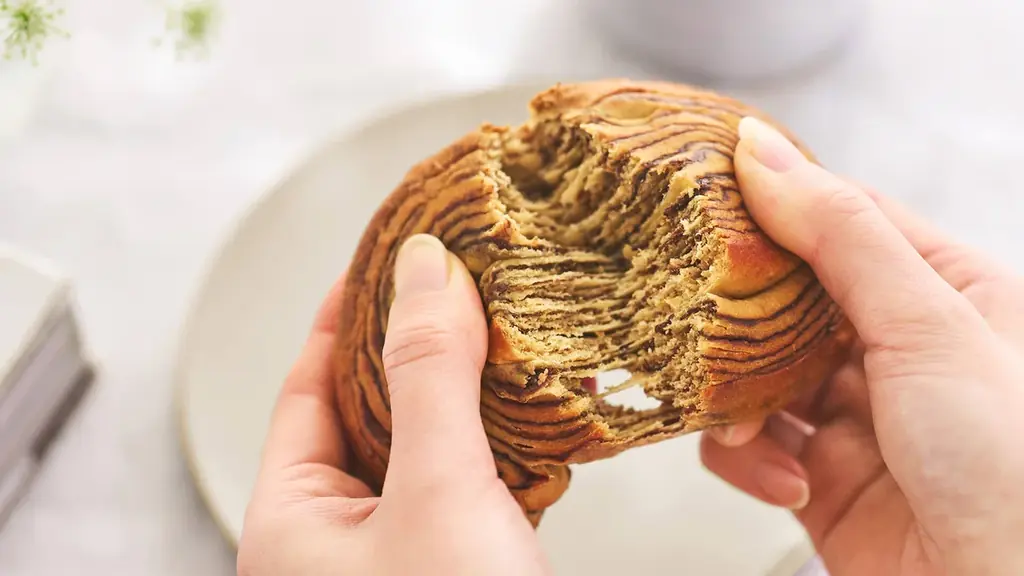 「BASE BREAD チョコレート」リニューアル ～チョコレート1.7倍※1 最後の一口まで続く、ベルギーチョコの豊かな余韻。〜 画像 4