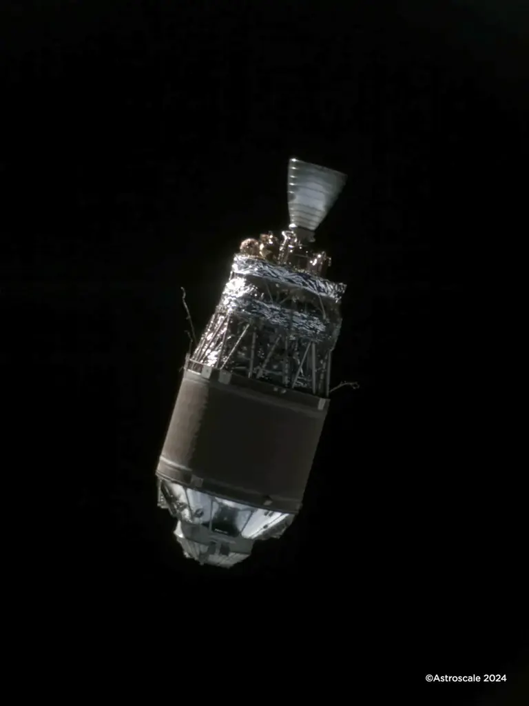 宇宙ごみへの接近・撮影に成功し日本から世界初を成し遂げた人工衛星、運用終了へ 画像 3