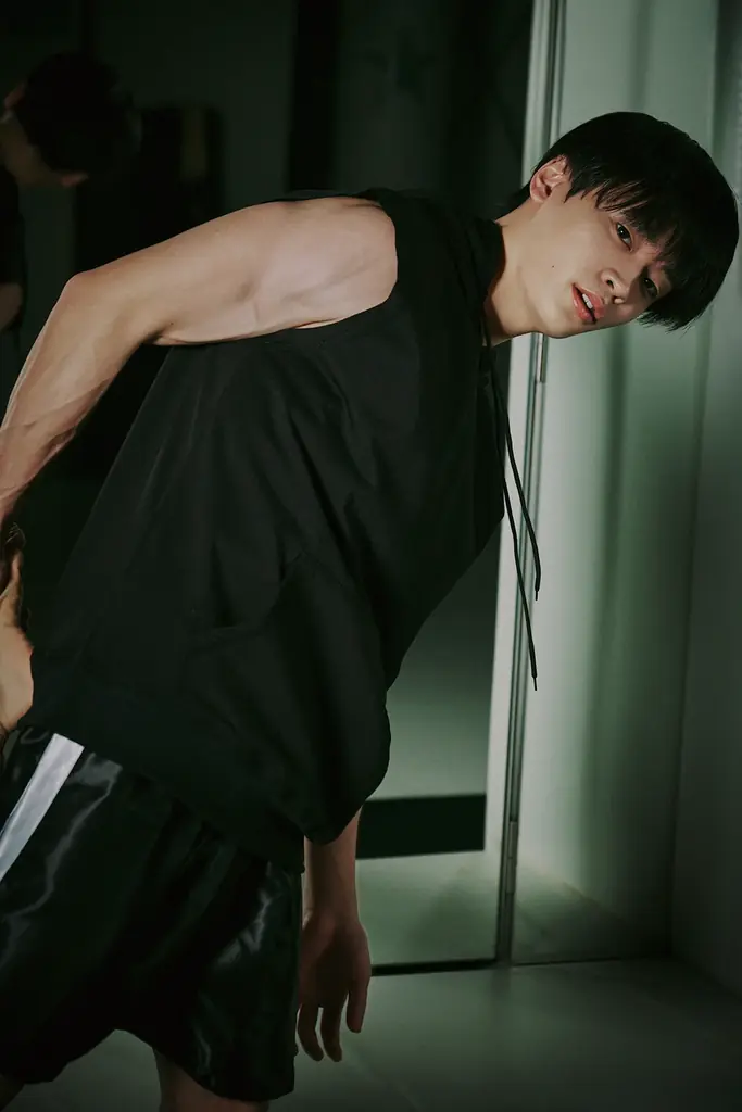 すしらーめん りく、待望の1st写真集が発売決定！　愛犬との日常、トレーニングの成果まで……川島小鳥、SASU TEI、平岩享が撮影 画像 2