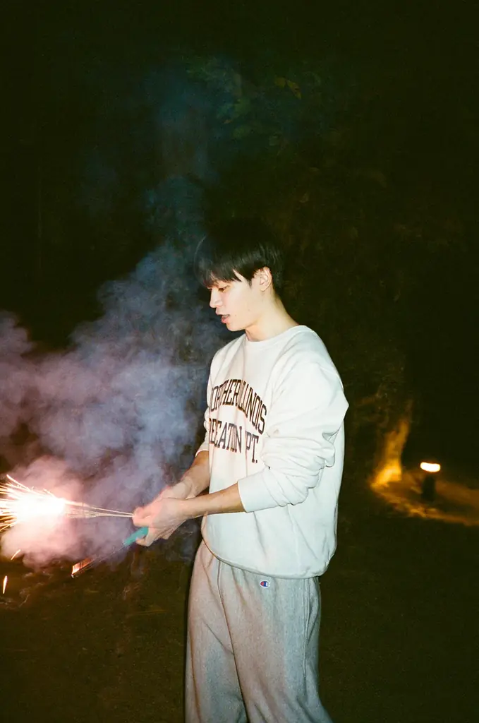 すしらーめん りく、待望の1st写真集が発売決定！　愛犬との日常、トレーニングの成果まで……川島小鳥、SASU TEI、平岩享が撮影 画像 4