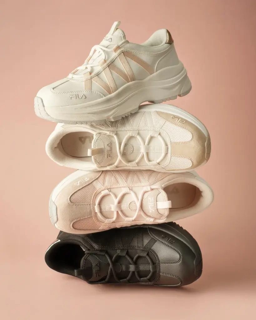 【ABCマート】トレンドの厚底スタイル！FILA 新作モデル「WAVYDAY FLOW」　K-POPガールグループ「ILLIT」起用　　　第2弾限定！購入者を対象に特別ノベルティ配布 画像 3