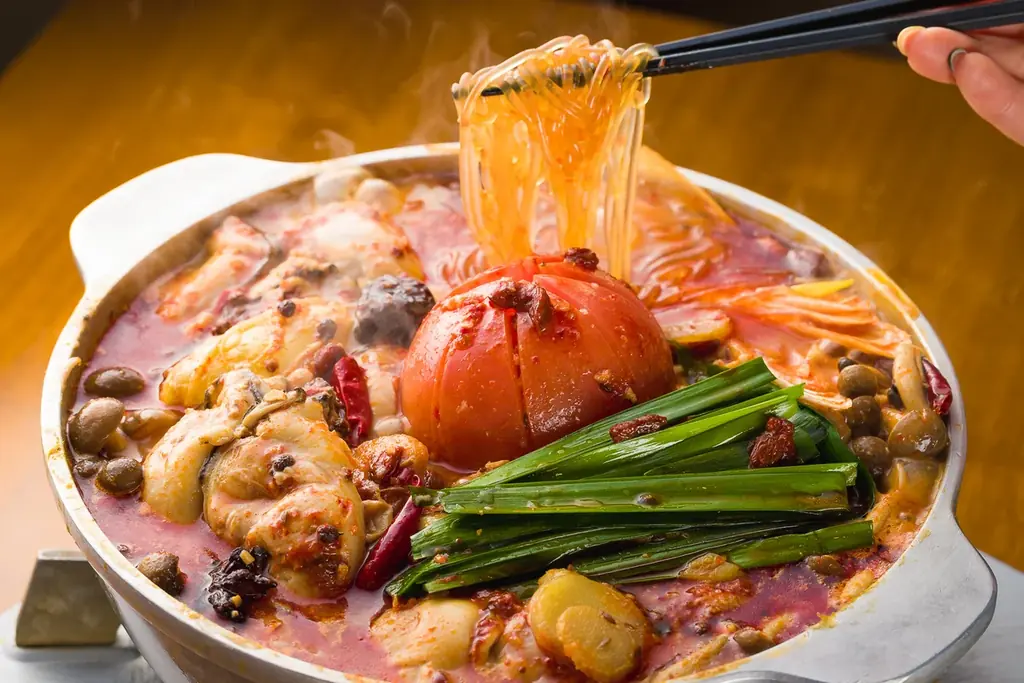 4月限定！牡蠣麻辣湯(マーラータン)鍋が登場！大粒牡蠣とトマトまるごと使用したインパクト抜群の新名物【かき家こだはる　新橋店】 画像 2