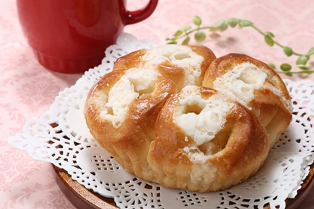 【ローソンストア100・4月の新商品】家計を応援！朝食の定番「ロールパン」をおいしさそのまま値下げリニューアル　端午の節句を彩る「かしわ餅」や初夏先取りの「冷し麺」など順次発売 画像 5