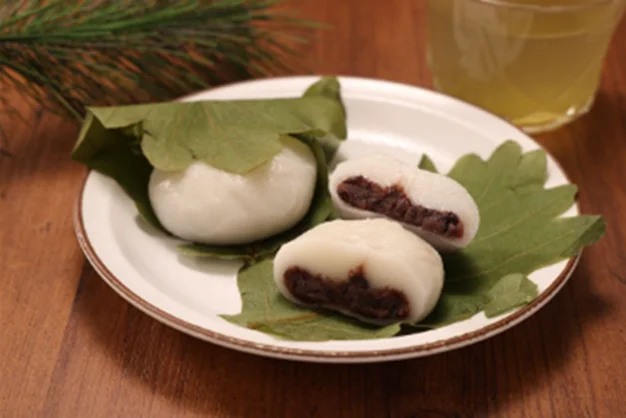 【ローソンストア100・4月の新商品】家計を応援！朝食の定番「ロールパン」をおいしさそのまま値下げリニューアル　端午の節句を彩る「かしわ餅」や初夏先取りの「冷し麺」など順次発売 画像 6